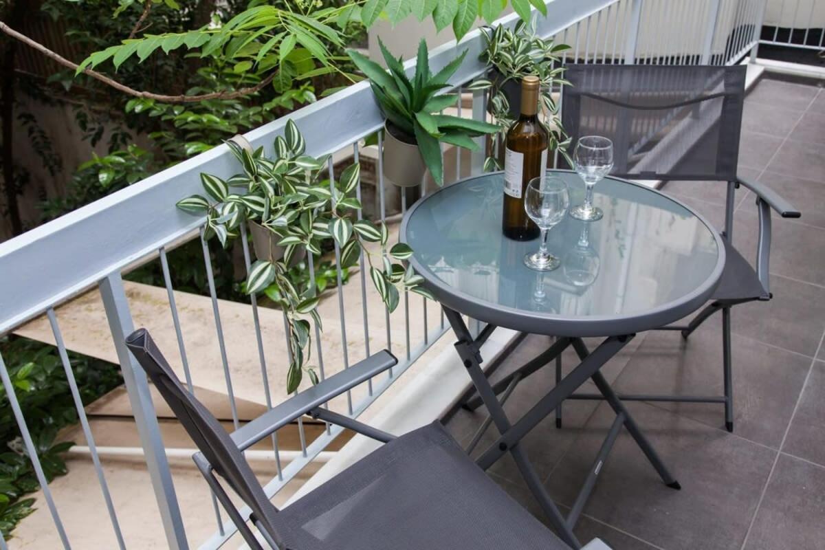 Elegant Urban Escape 1 Bd Apt In Kolonaki Lägenhet Aten Exteriör bild