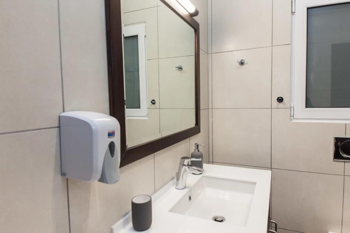 Elegant Urban Escape 1 Bd Apt In Kolonaki Lägenhet Aten Exteriör bild