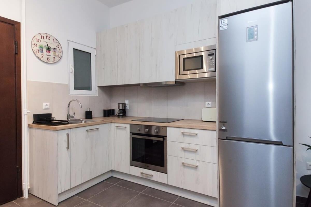 Elegant Urban Escape 1 Bd Apt In Kolonaki Lägenhet Aten Exteriör bild