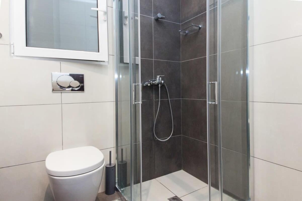 Elegant Urban Escape 1 Bd Apt In Kolonaki Lägenhet Aten Exteriör bild