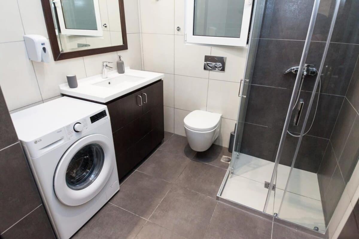 Elegant Urban Escape 1 Bd Apt In Kolonaki Lägenhet Aten Exteriör bild