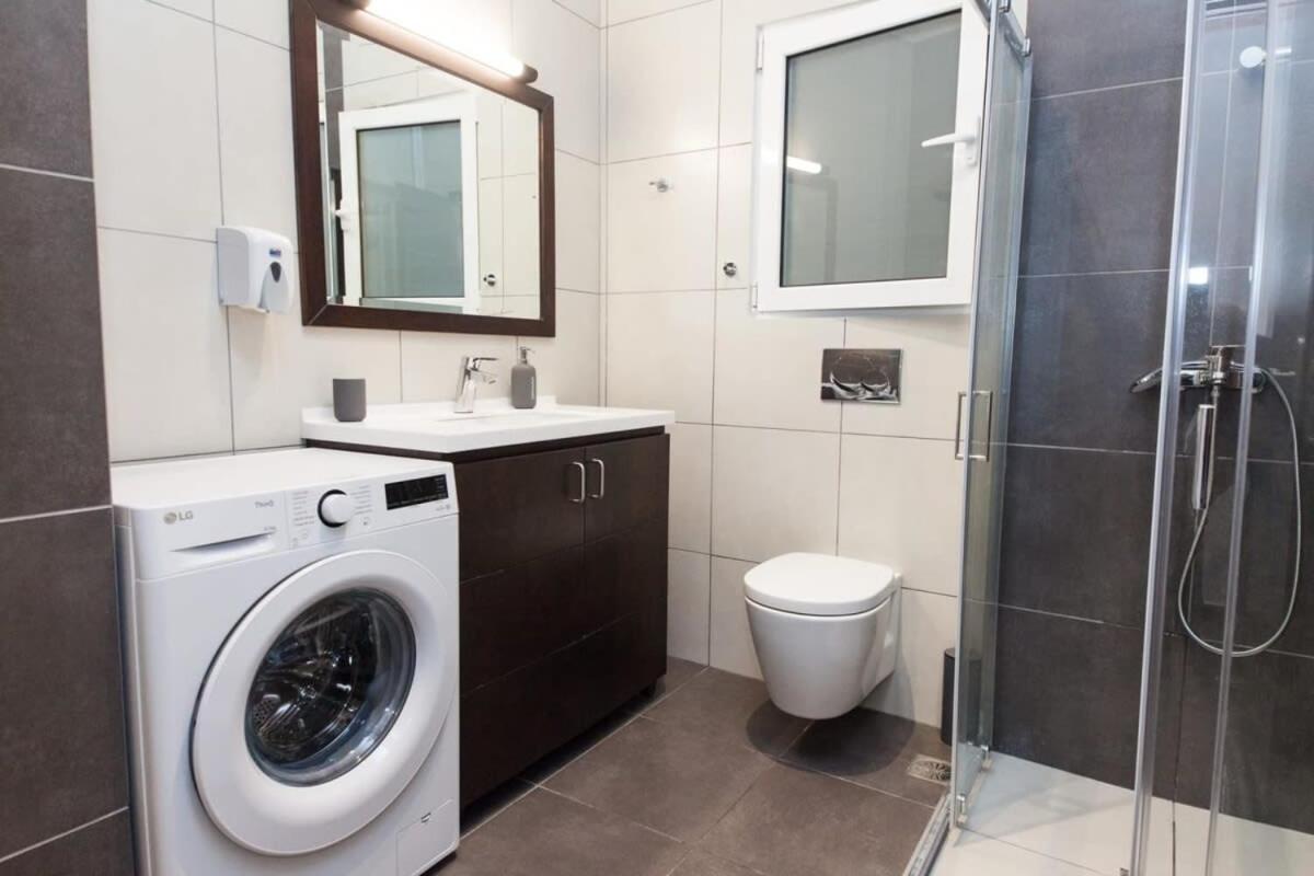 Elegant Urban Escape 1 Bd Apt In Kolonaki Lägenhet Aten Exteriör bild